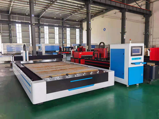 Aluminium CNC Fiber Laser Cutting Machine 10mm Bentuk Logam IPG Raycus