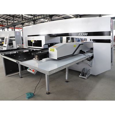 300 KN Hidrolik CNC Turret Punch Press Mesin Punching Lubang Otomatis Tipe O